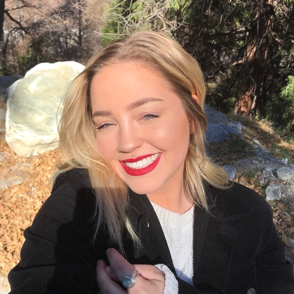 Meet your Posher, Jordyn - Picture 1 of 1